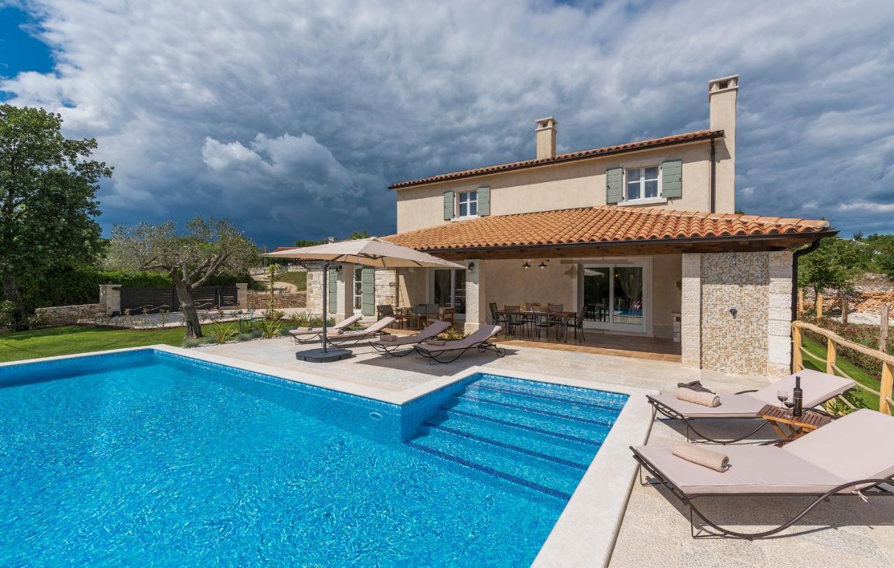 Villa-Osmium Smoljanci Εξωτερικό φωτογραφία